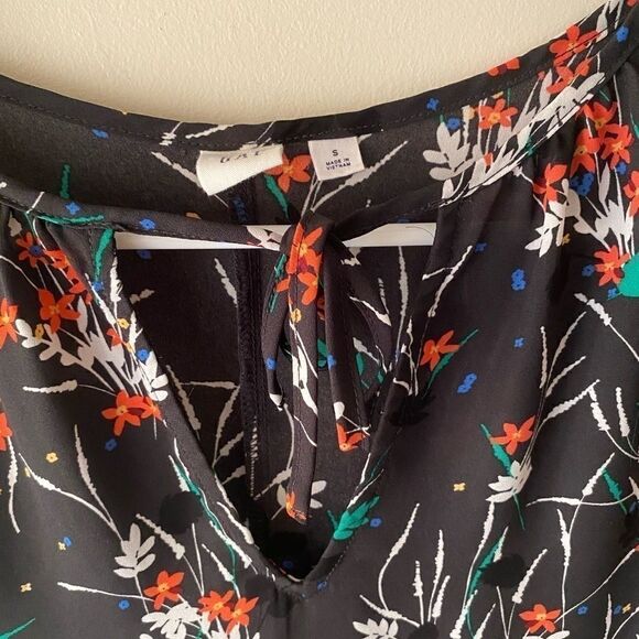 GAP Black Floral Tie Neck Blouse with Half Sleeves - Picture 3 of 6